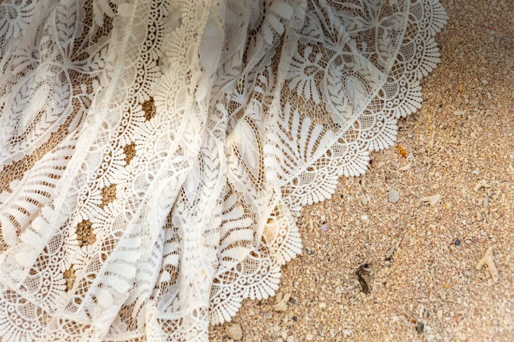 sukienka weselna w stylu boho koronkowa