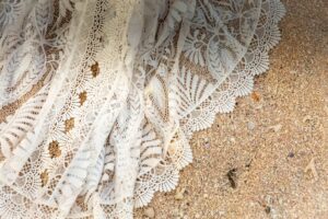 sukienka weselna w stylu boho koronkowa